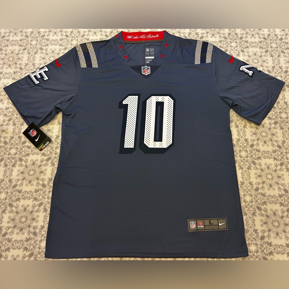 Large-NWT Drake Maye #10 New England Patriots Rivalries Series On Field Jersey